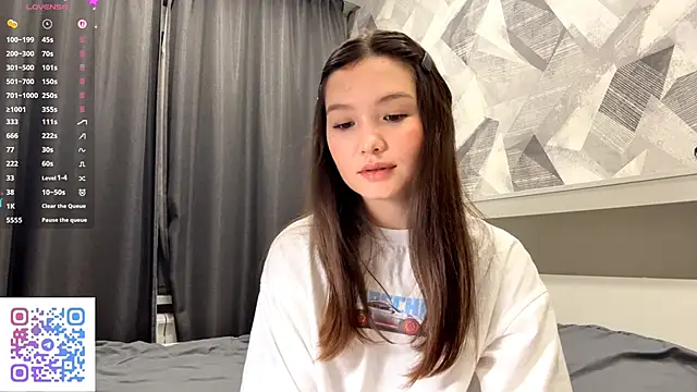 KiraVelvet online show from 13, 10, 2025