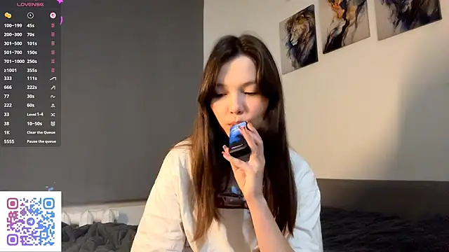 KiraVelvet online show from 5, 10, 2025