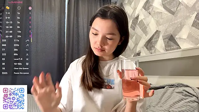 KiraVelvet online show from 5, 11, 2025