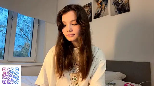 KiraVelvet online show from 6, 10, 2025