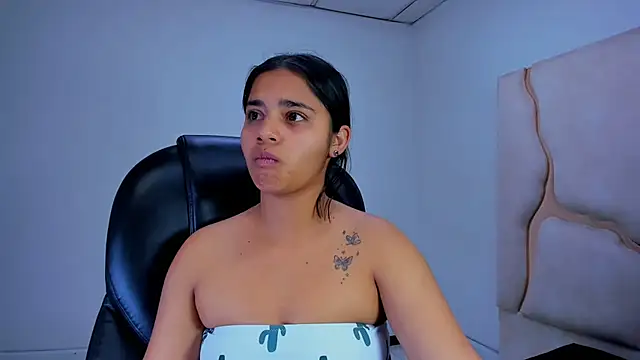 Snapshot of ScarletDoll chatting on 25, 10, 2025 ScarletDoll online show from 25, 10, 2025