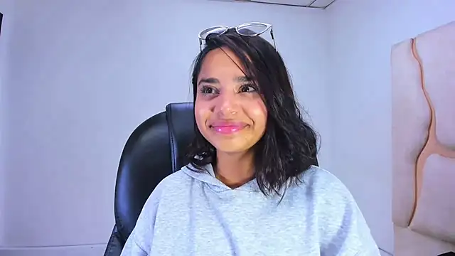 Snapshot of ScarletDoll chatting on 28, 10, 2025 ScarletDoll online show from 28, 10, 2025