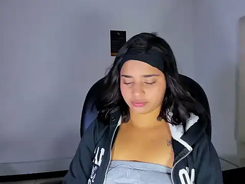 Snapshot of ScarletDoll chatting on 17, 11, 2025 ScarletDoll online show from 17, 11, 2025