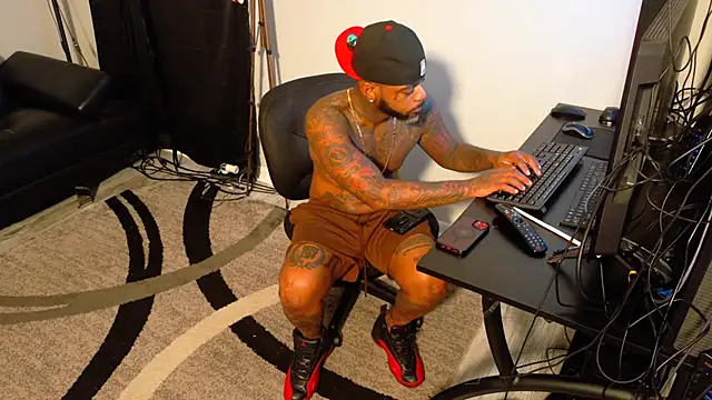 SLANGONDEMHOES online show from 3, 11, 2025