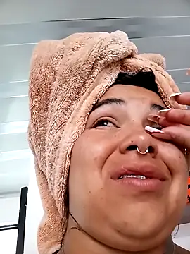 snow belle online show from 18, 10, 2025