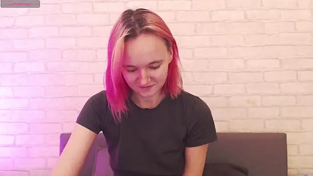 Ericha Stone online show from 4, 11, 2025