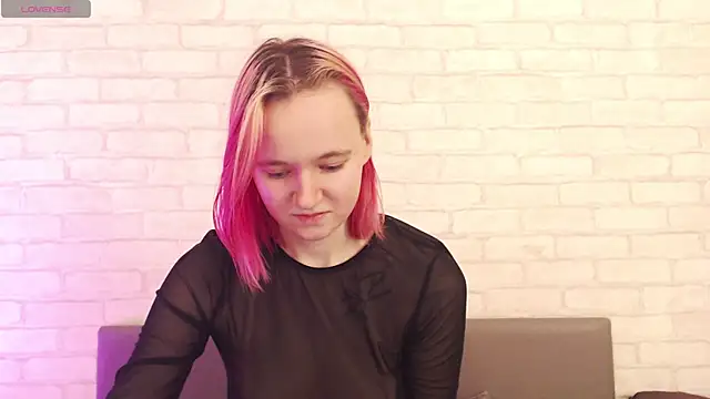 Ericha Stone online show from 11, 11, 2025