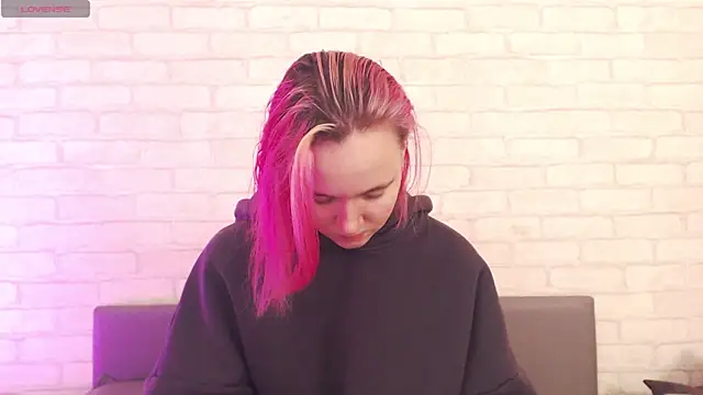 Ericha Stone online show from 6, 11, 2025