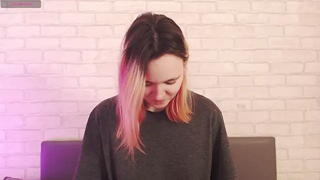 Ericha Stone online show from 4, 4, 2026