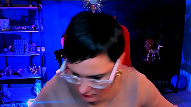 Snapshot of LauraDavidsons chatting on 3, 12, 2025 LauraDavidsons online show from 3, 12, 2025