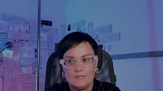 Snapshot of LauraDavidsons chatting on 14, 11, 2025 LauraDavidsons online show from 14, 11, 2025