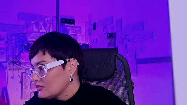 Snapshot of LauraDavidsons chatting on 7, 11, 2025 LauraDavidsons online show from 7, 11, 2025