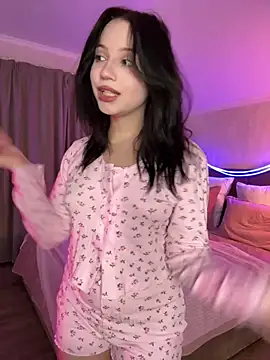 YourLittleDevil online show from 4, 4, 2026