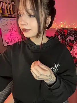 YourLittleDevil online show from 1, 12, 2025