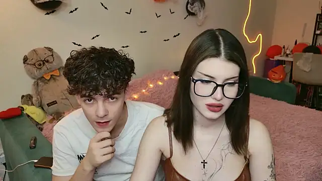 Alice18James online show from 13, 10, 2025