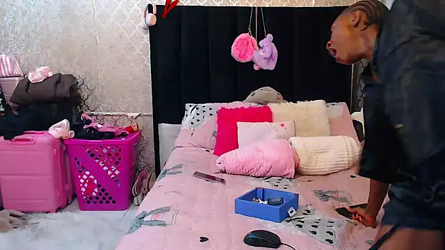 SexyPetitex25 online show from 19, 11, 2025