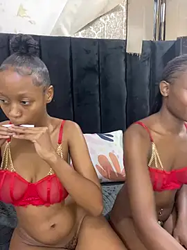 SexyPetitex25 online show from 22, 2, 2026