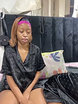 SexyPetitex25 online show from 24, 3, 2026