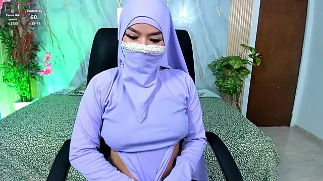 Snapshot of Amal_Bakir chatting on 11, 11, 2025 Amal Bakir online show from 11, 11, 2025