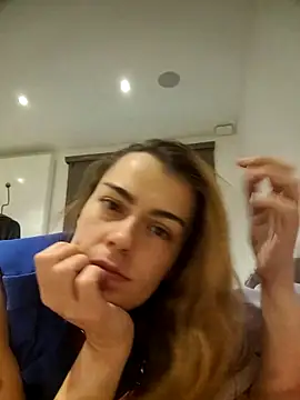 Snapshot of Carolinemiam chatting on 5, 10, 2025 Carolinemiam online show from 5, 10, 2025