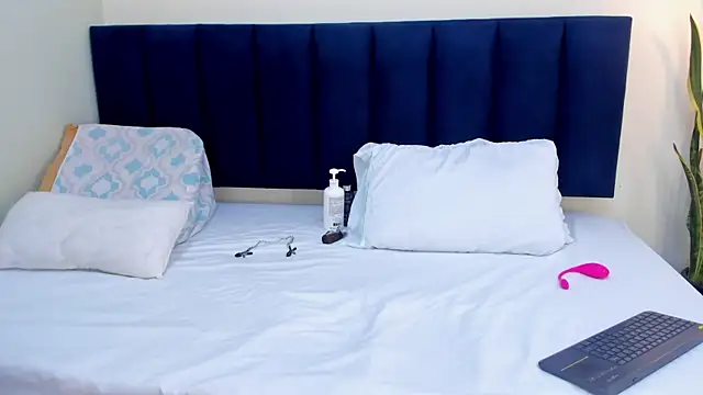 sophieturner mg online show from 20, 4, 2026