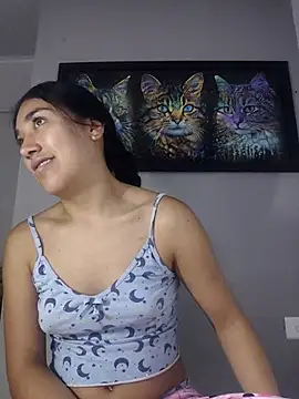 Snapshot of AmberGold- chatting on 23, 10, 2025 AmberGold- online show from 23, 10, 2025