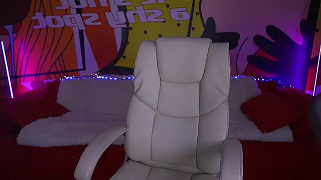 LunaPearll online show from 1, 10, 2025