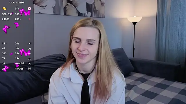 Snapshot of HelenMartines chatting on 30, 10, 2025 HelenMartines online show from 30, 10, 2025