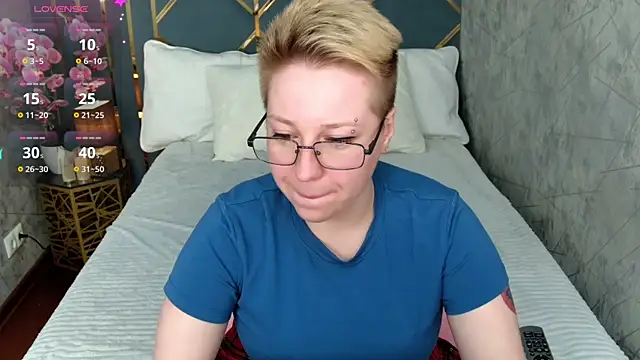 Snapshot of AlexandraGreen chatting on 2, 10, 2025 AlexandraGreen online show from 2, 10, 2025