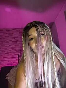 Snapshot of Ella_rr chatting on 28, 4, 2026 Ella rr online show from 28, 4, 2026