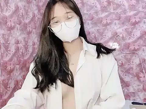 Snapshot of Miumiu028 chatting on 24, 10, 2025 Miumiu028 online show from 24, 10, 2025