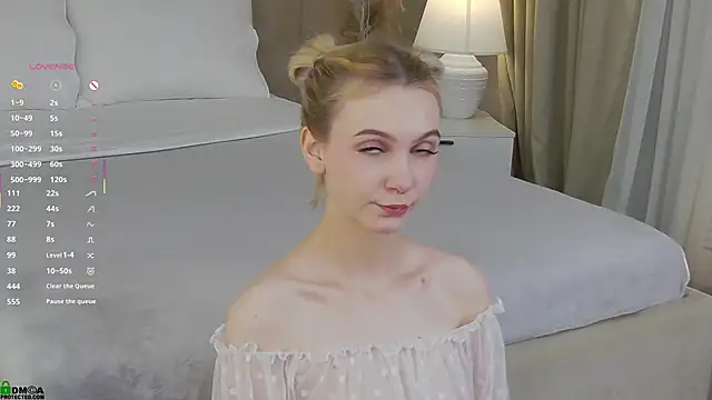 SaraHearts online show from 26, 9, 2025