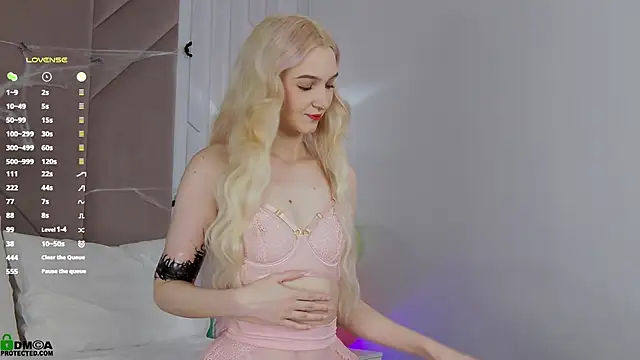 Snapshot of SaraHearts chatting on 23, 10, 2025 SaraHearts online show from 23, 10, 2025