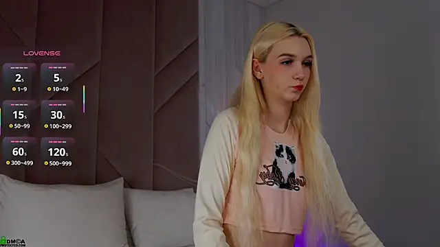 Snapshot of SaraHearts chatting on 15, 11, 2025 SaraHearts online show from 15, 11, 2025