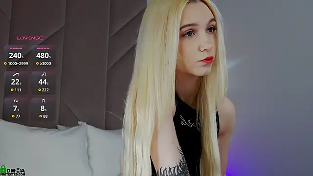 Snapshot of SaraHearts chatting on 8, 11, 2025 SaraHearts online show from 8, 11, 2025