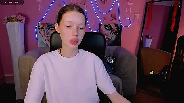 Snapshot of khloebeauty chatting on 8, 6, 2026 khloebeauty online show from 8, 6, 2026