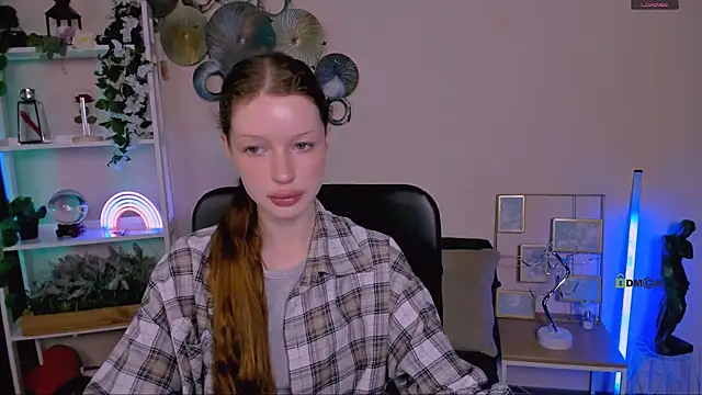 Snapshot of khloebeauty chatting on 9, 5, 2026 khloebeauty online show from 9, 5, 2026