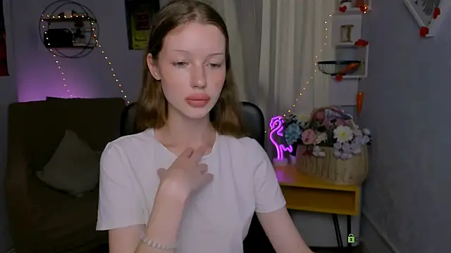 Snapshot of khloebeauty chatting on 23, 6, 2026 khloebeauty online show from 23, 6, 2026
