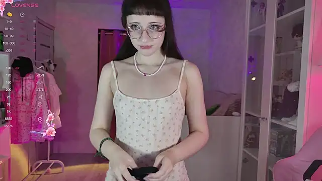 MiraJadee online show from 11, 11, 2025