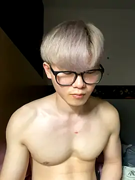 Snapshot of zachlee_69 chatting on 11, 10, 2025 zachlee 69 online show from 11, 10, 2025