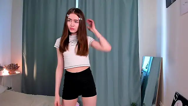 Snapshot of Chloeee4200 chatting on 2, 5, 2026 Chloeee4200 online show from 2, 5, 2026