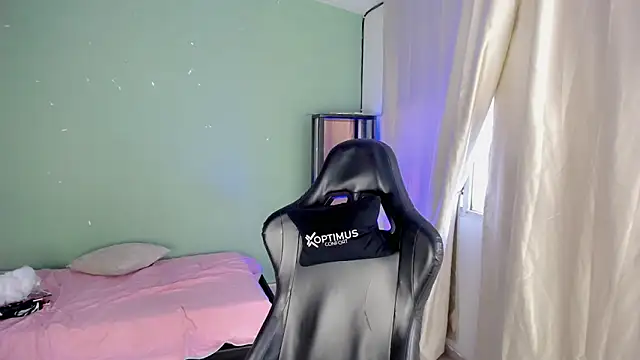 dilan hott  online show from 1, 11, 2025