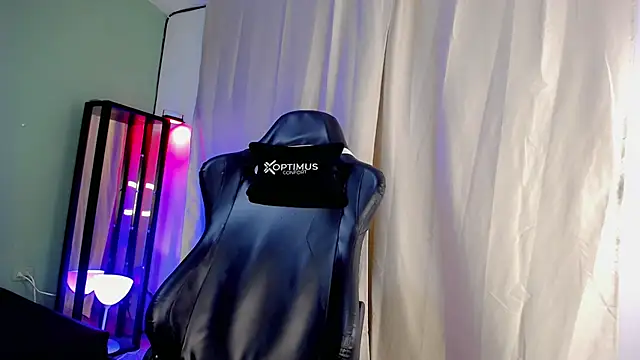 dilan hott  online show from 9, 11, 2025