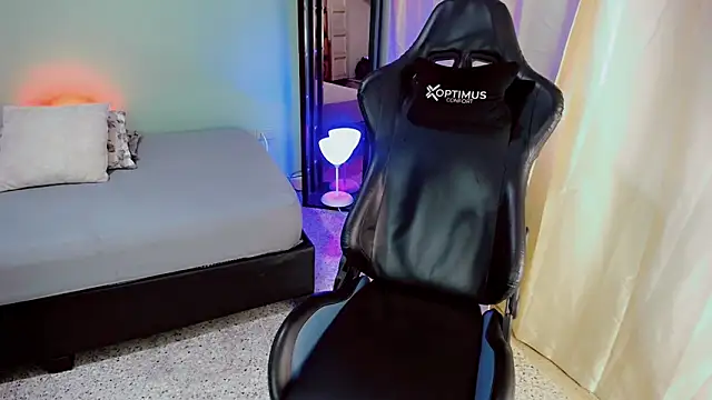 dilan hott  online show from 10, 10, 2025