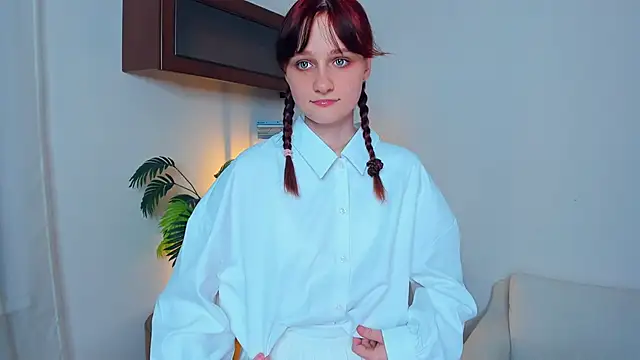 Snapshot of KatyKufel chatting on 12, 9, 2025 KatyKufel online show from 12, 9, 2025