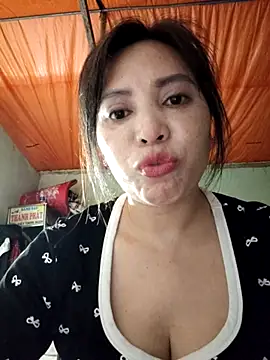 Snapshot of neo-mi chatting on 10, 10, 2025 neo-mi online show from 10, 10, 2025