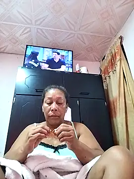 Naomi-Mature online show from 6, 11, 2025