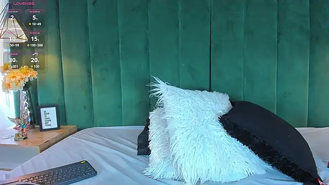 Snapshot of kittyy_milk_001 chatting on 19, 9, 2025 kittyy milk 001 online show from 19, 9, 2025