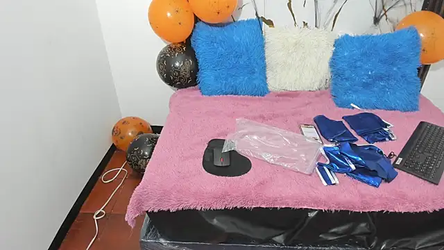 Snapshot of nina_vixen chatting on 31, 10, 2025 nina vixen online show from 31, 10, 2025