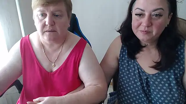 Snapshot of Bertie_Adeline chatting on 5, 10, 2025 Bertie Adeline online show from 5, 10, 2025